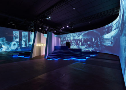 270-Grad Projektion in der Ausstellung nineties berlin