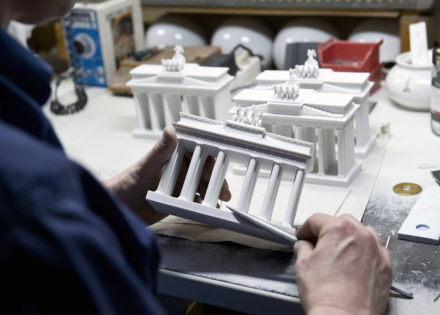 Blick in die Werkstätten der Königlichen Porzellan-Manufaktur