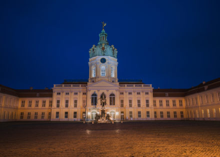 Außenansicht Schloss Charlottenburg bei Nacht